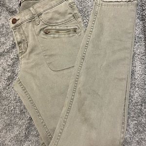Hollister Super Skinny Jean Color Olive